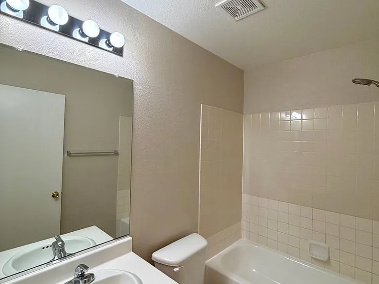 5712 Viberti Ct — Photo 27