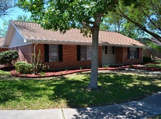 206 Hampton Ct, Victoria, TX 77904