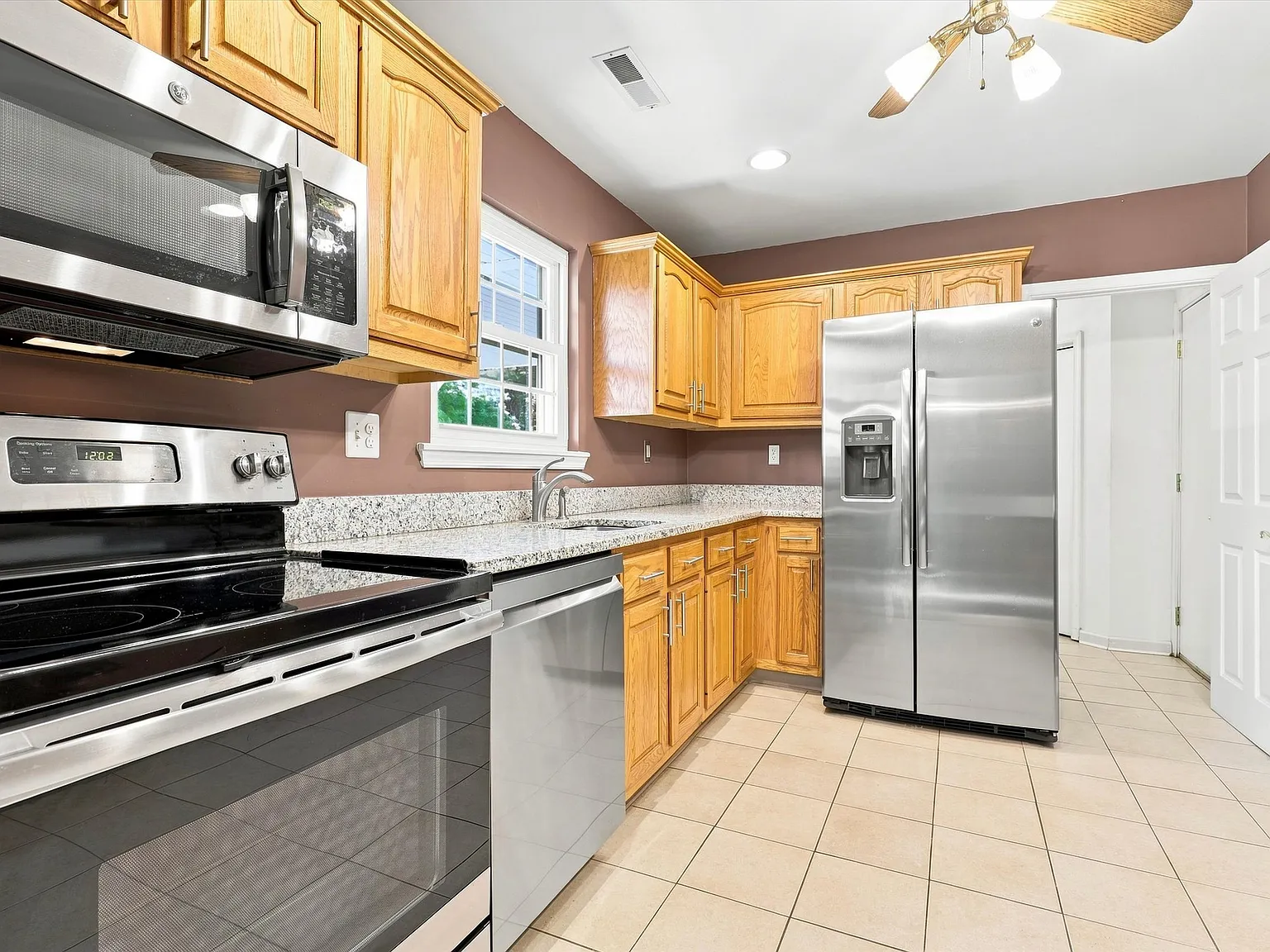 3 bed, 1389 sqft, $3,300 — Photo 4