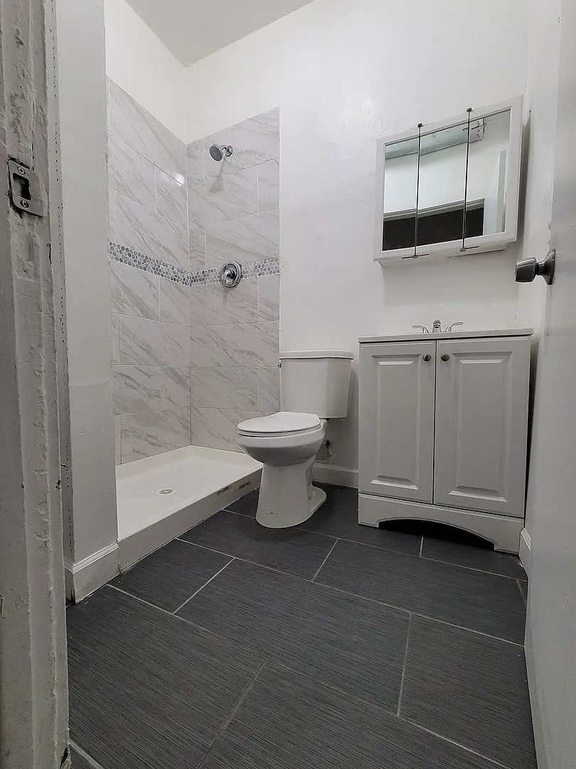 2065 Coulter St & 2409-11 S Hoyne Ave — Photo 3