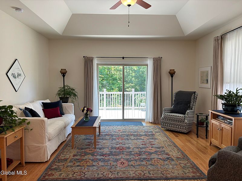 4th image of 10 Canterbury Lane