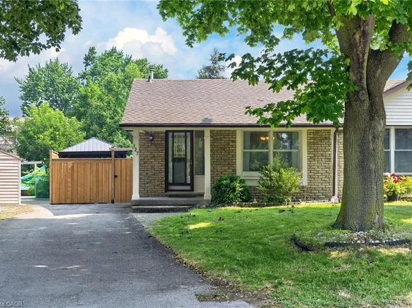 127 Wendover Dr, Hamilton, ON L9C 5X6