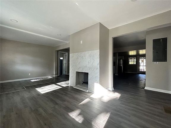 2nd image of 141 Parkview Dr SE