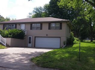 1704 Lion Rd, Saint Joseph, MO 64506