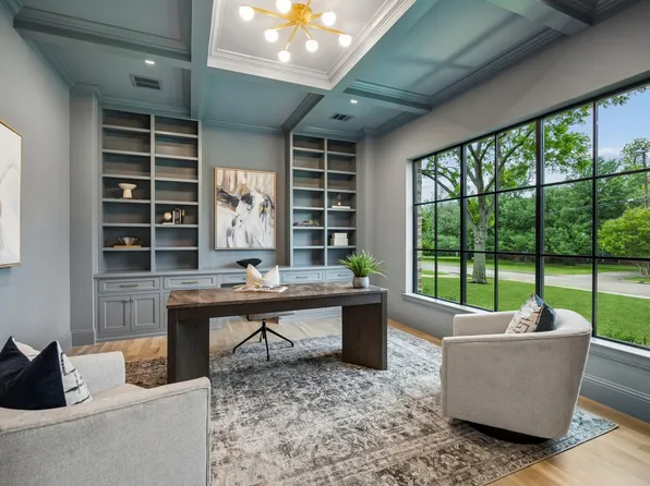 10128 Coppedge Ln, Dallas, TX 75229