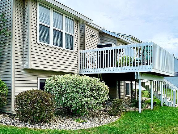 3rd image of 10305 Winterwood Dr