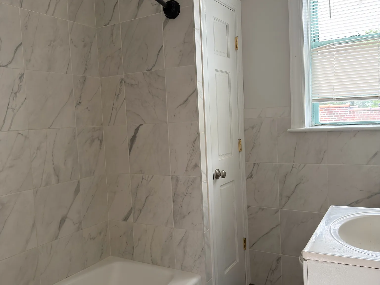 3 bed, 1300 sqft, $3,300 — Photo 4