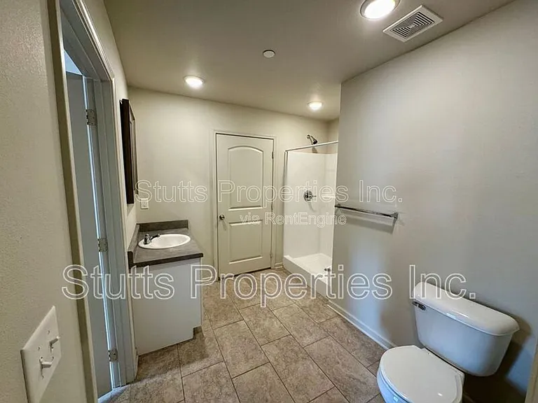 101 Gin Ct #702 — Photo 7