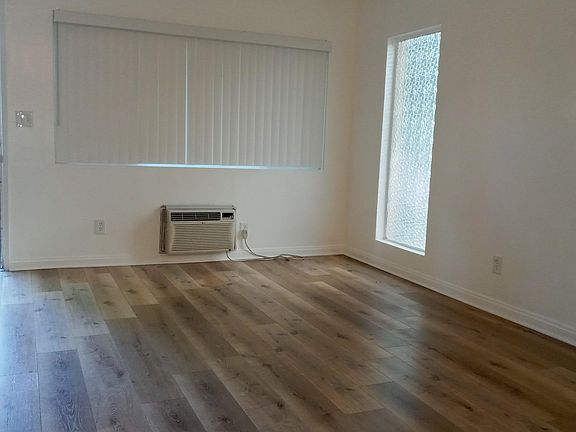 3rd image of 1270 N Hudson Ave APT 1