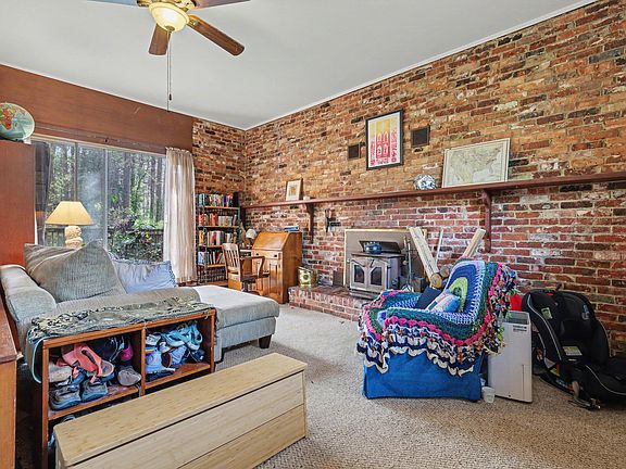 2nd image of 325 Meredith St