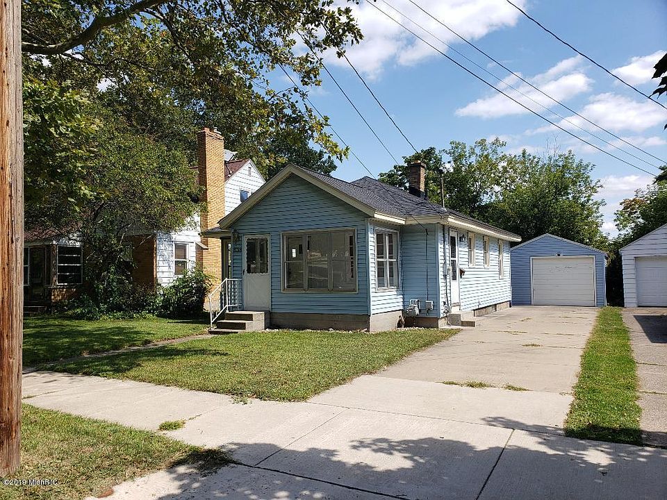 1st image of 838 Valley Ave NW