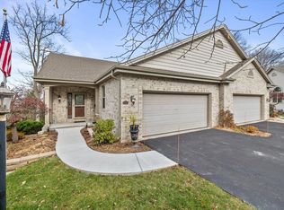 285 Cardinal Ridge Dr, Pewaukee, WI 53072