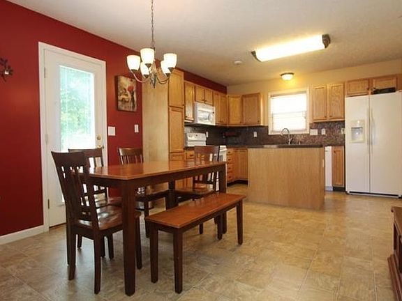 Kitchen/ Dining