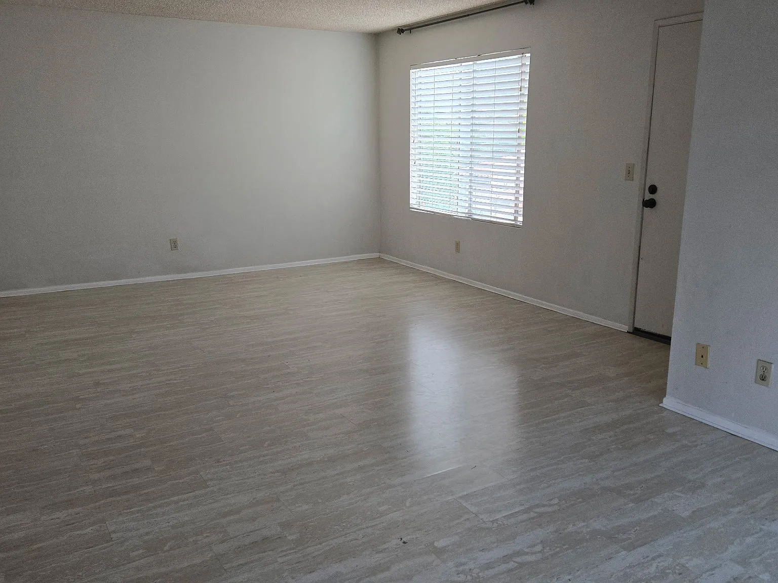 2 bed, 895 sqft, $2,200 — Photo 3