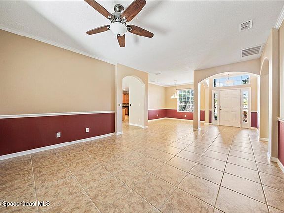 4th image of 220 Grouper Cir SE