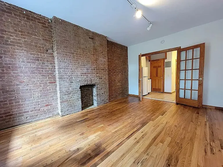 447 W 43rd St #2V — Photo 3