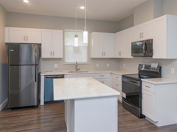 3rd image of 2925 E Central Blvd