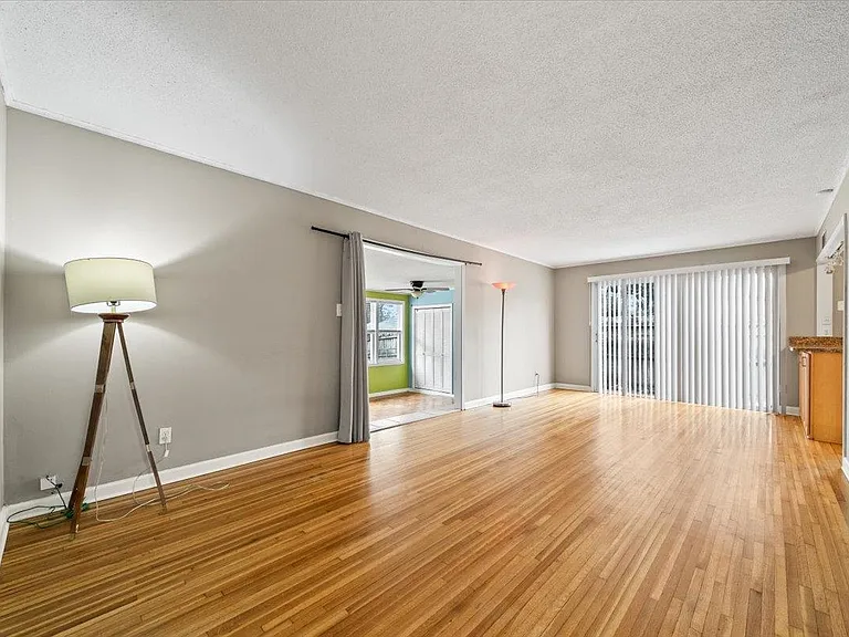 1073 Ivy Rd — Photo 6