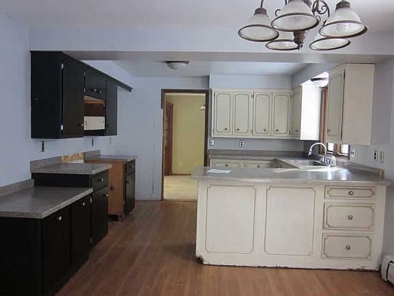 2nd image of 919 Laverne Dr