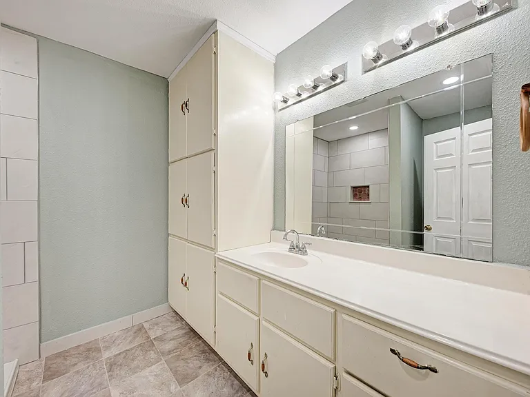 4701 Bandera Rd — Photo 22