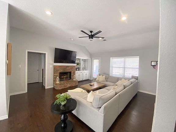 3rd image of 2227 Dallas Dr