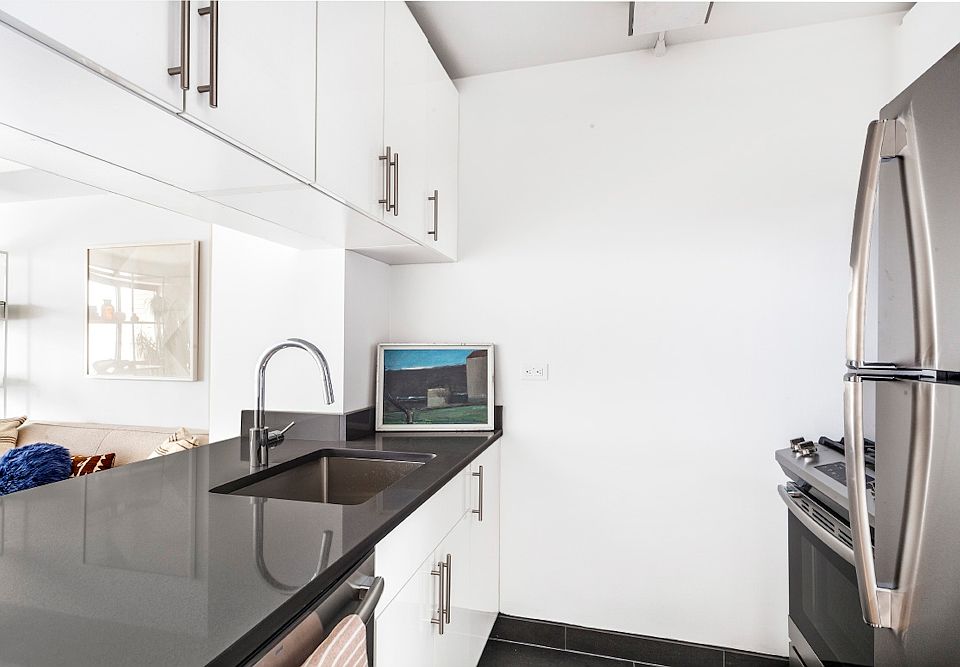 1st image of 200 E 87th St #14L