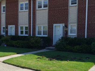 640 Hibbard Rd #640, Wilmette, IL 60091