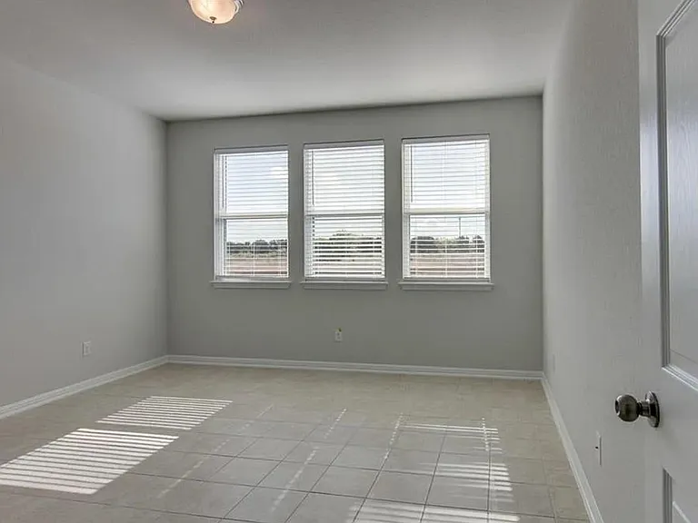 240 La Escalera Dr — Photo 16