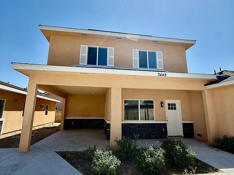 3442 Vineland Ave — Photo 1