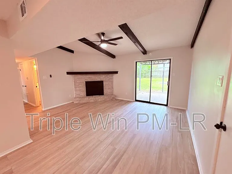 220 Randall Dr — Photo 14
