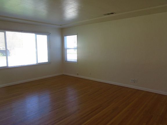 4th image of 2714 Cedar St