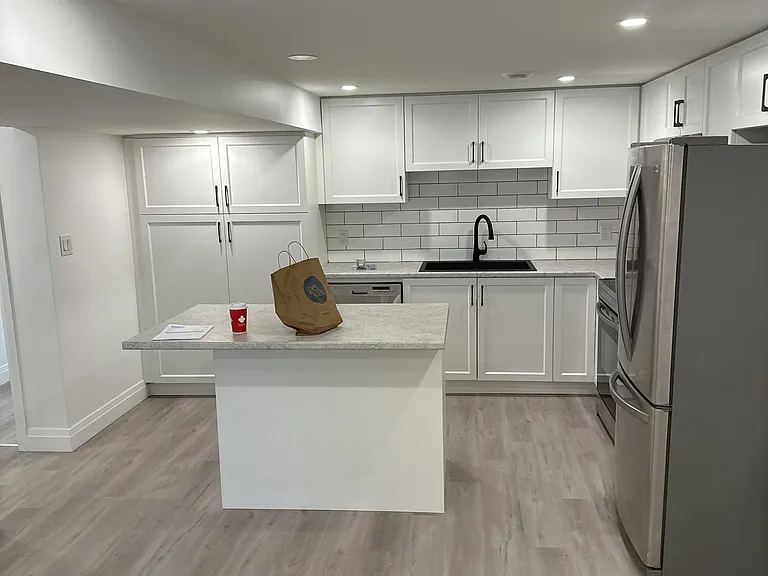 6035 Britannia Cres #LOWER — Photo 4