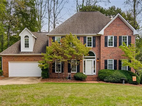 2702 Red Gate Ct, Jamestown, NC 27282