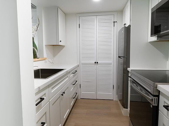 3rd image of 935 Fulton Ave APT 500
