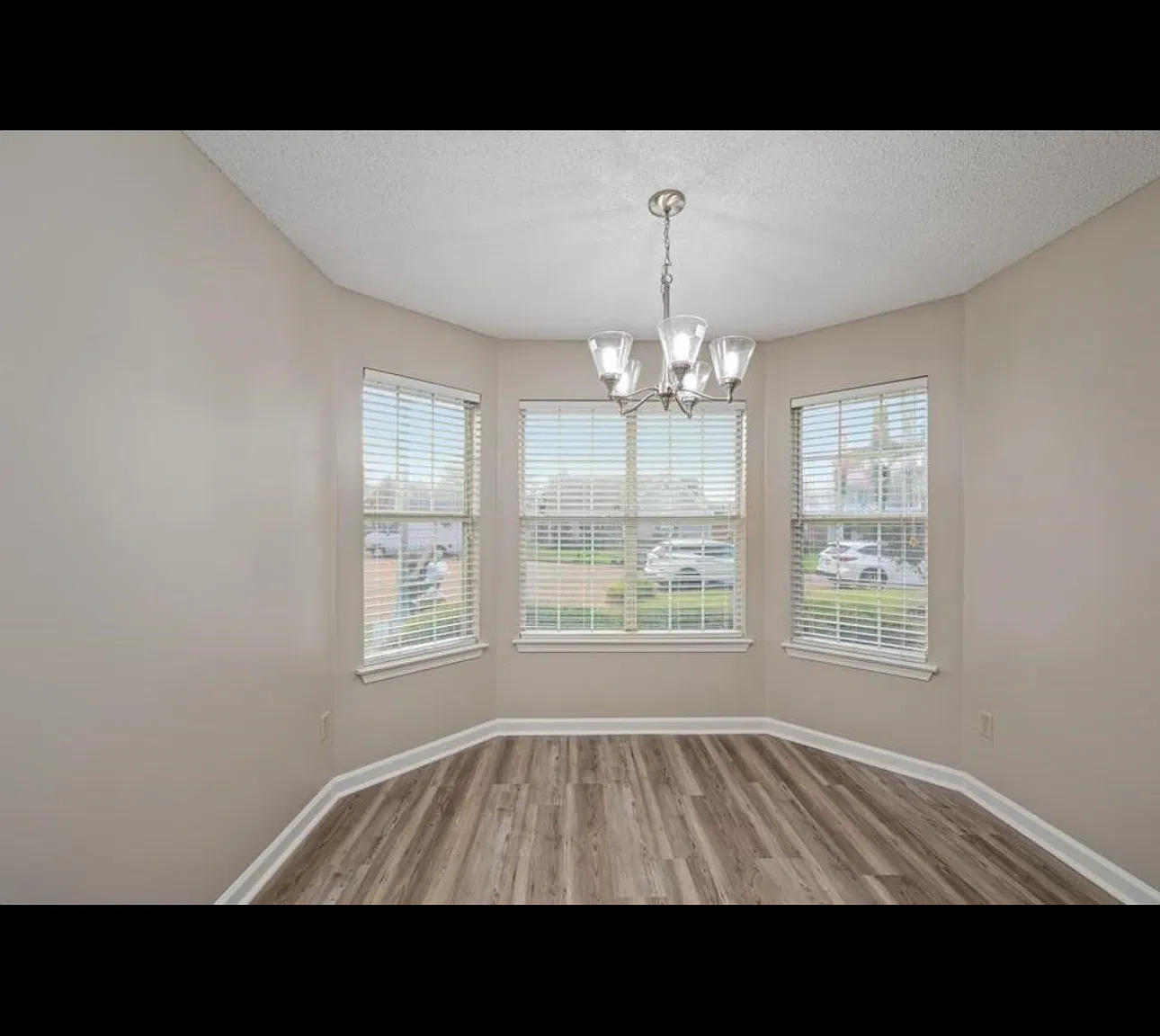 3 bed, 1500 sqft, $1,700 — Photo 4