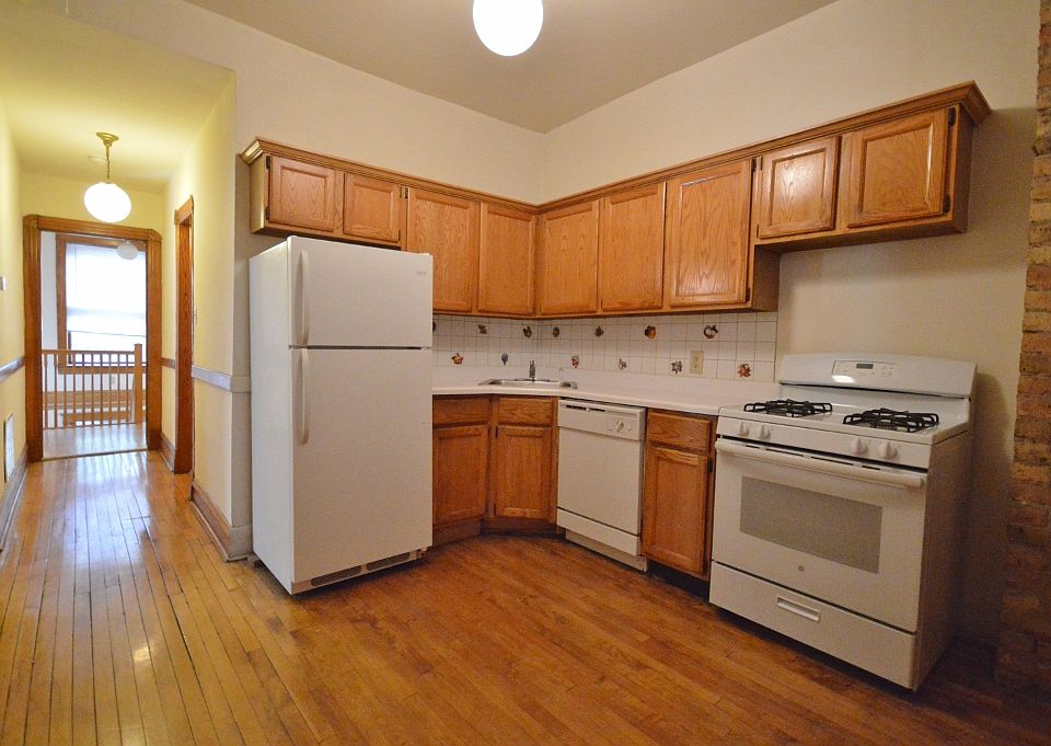 1st image of 3725 N Fremont St #1