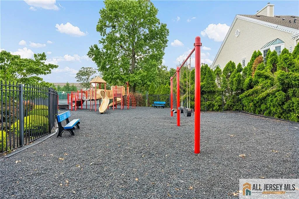3 bed, 2.5 bath, 1584 sqft, $2,875 — Photo 4