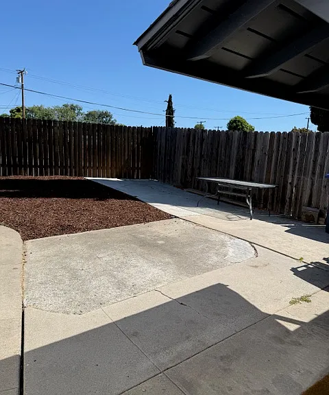1424 Riverside Dr — Photo 44