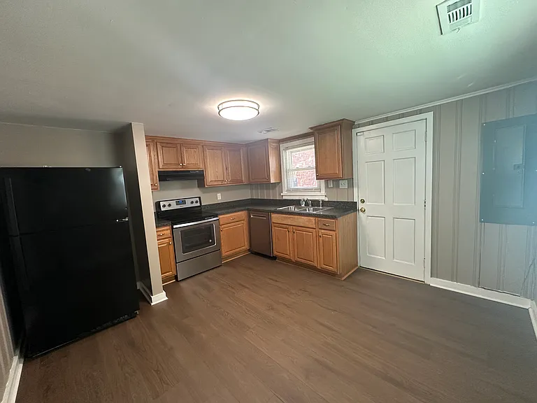 2425 Juniper St — Photo 4