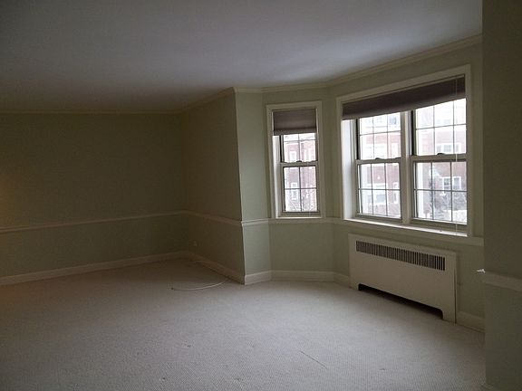 3rd image of 8 Chateaux Cir APT 8E