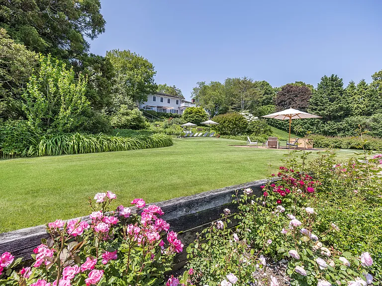 17 Apaquogue Rd — Photo 13