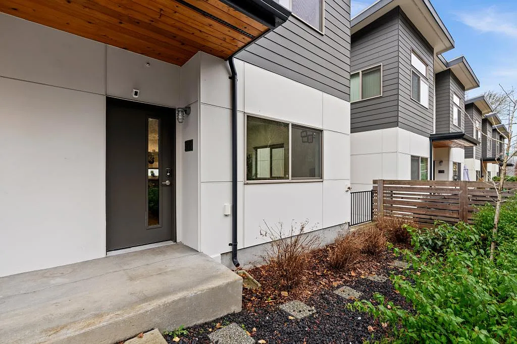 8712 42nd Ave. S. - 2 bedrooms — Photo 2
