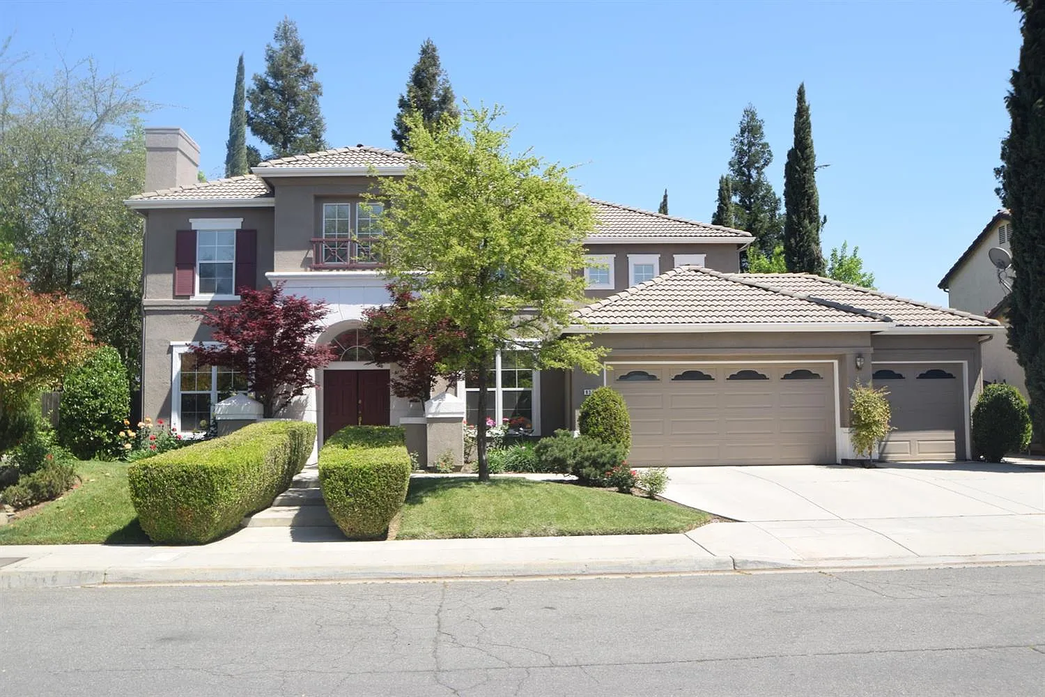 9370 N Winery Ave photo 1
