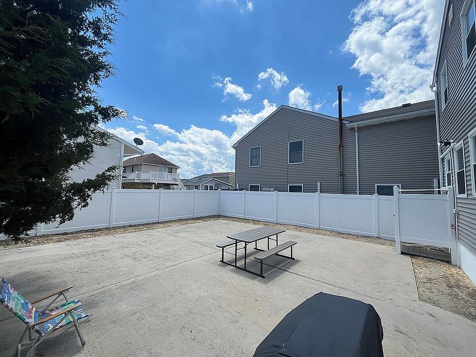 2nd image of 229 Carteret Ave