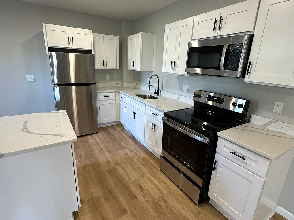 1st image of 722 E 4th St APT 3