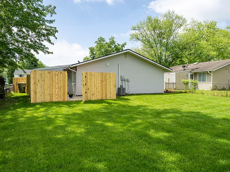2164 Laurelwood Dr — Photo 17