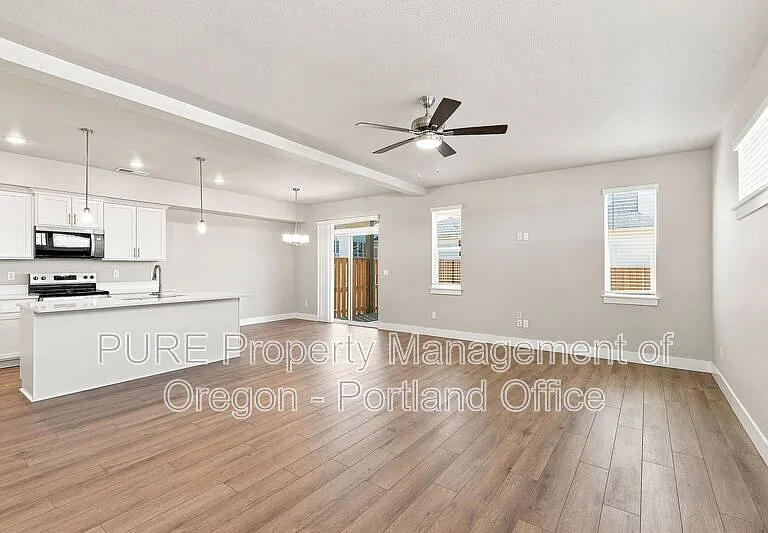 582 NE Alderwood Dr — Photo 18