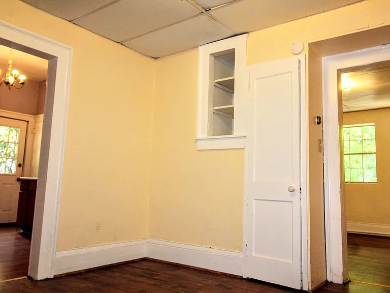 1021 College Ave — Photo 12
