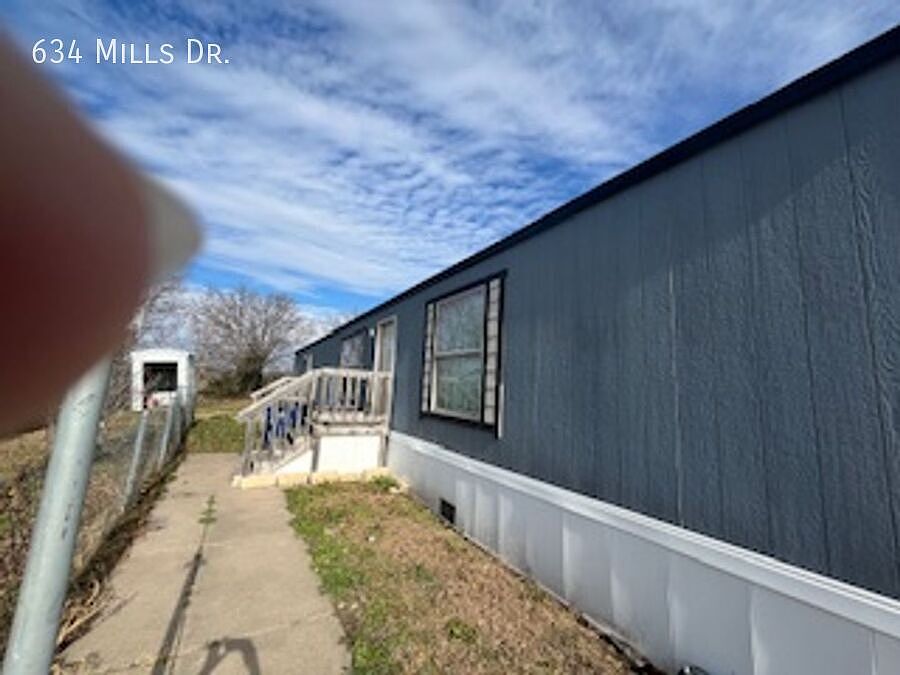 1st image of 634 E Mills Dr