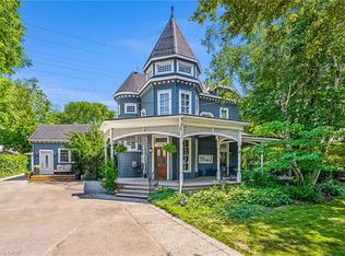 957 Beach Blvd, Hamilton, ON L8H6Z7